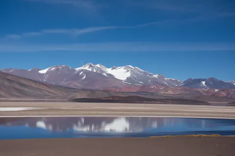 山中湖泊 4K壁纸 · mountains · 3840×2560
