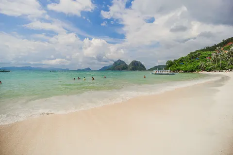 열대 해변 4K 배경화면 · ocean · 3840×2560
