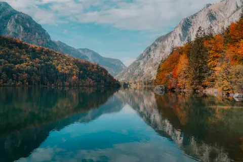 Fond d'écran Lac de montagne 4K · mountains · 3840×2561