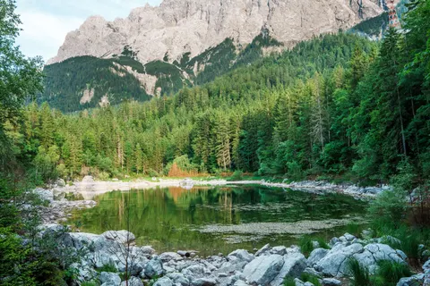 Fond d'écran Lac de montagne 4K · mountains · 3840×2560
