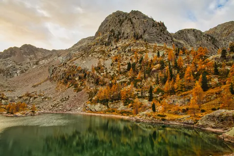 Fond d'écran Lac de montagne 4K · mountains · 3840×2560