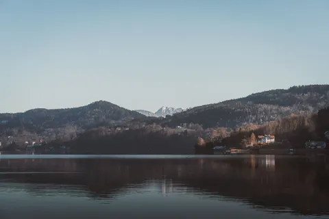 Fondo de pantalla Lago de montaña 4K · mountains · 3840×2561