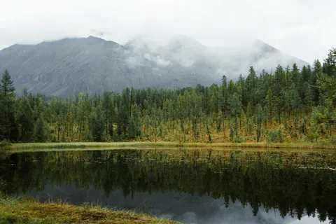 Mountain Lake 4K Wallpaper · mountains · 3840×2560