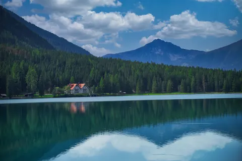 Mountain Lake 4K Wallpaper · mountains · 3840×2555