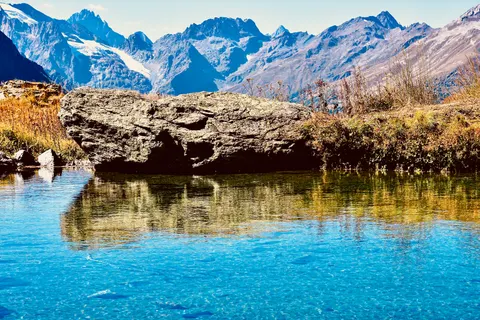 Fond d'écran Lac de montagne 4K · mountains · 3840×2560