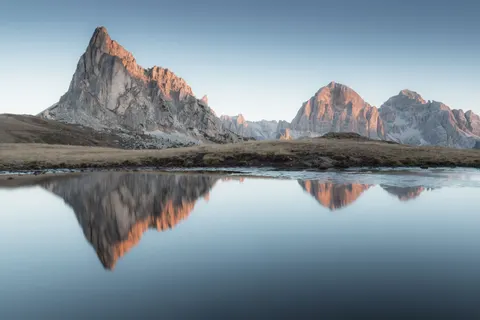 山中湖泊 4K壁纸 · mountains · 3840×2560