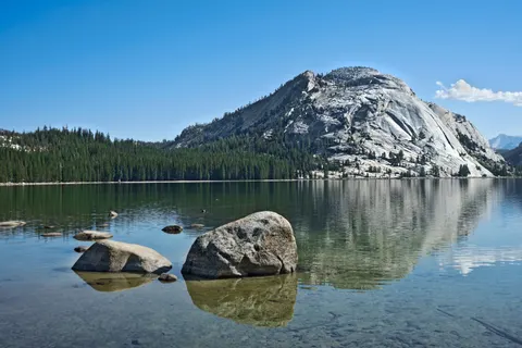 Mountain Lake 4K Wallpaper · mountains · 3840×2560