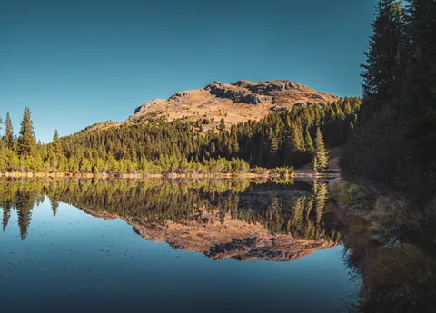 Fond d'écran Lac de montagne 4K · mountains · 3840×2761