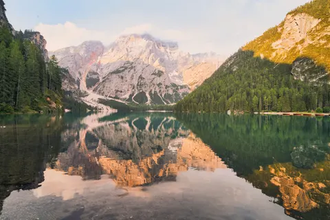Bergsee 4K Hintergrundbild · mountains · 3840×2560