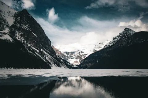 Fondo de pantalla Lago de montaña 4K · mountains · 3840×2560