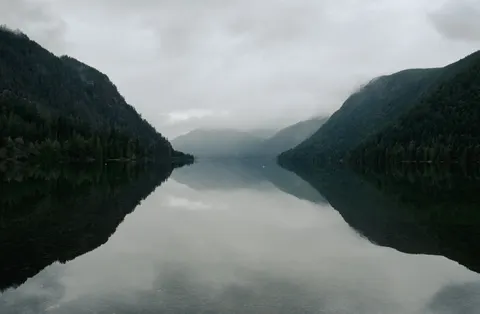 Mountain Lake 4K Wallpaper · mountains · 3840×2512