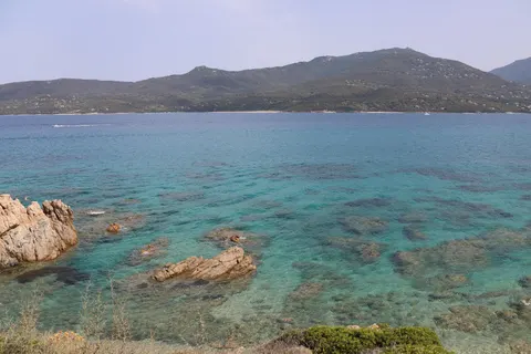 خلفية شاطئ استوائي بدقة 4K · ocean · 3840×2560