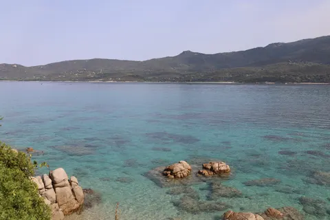 خلفية شاطئ استوائي بدقة 4K · ocean · 3840×2560