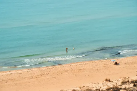 خلفية شاطئ استوائي بدقة 4K · ocean · 3840×2560