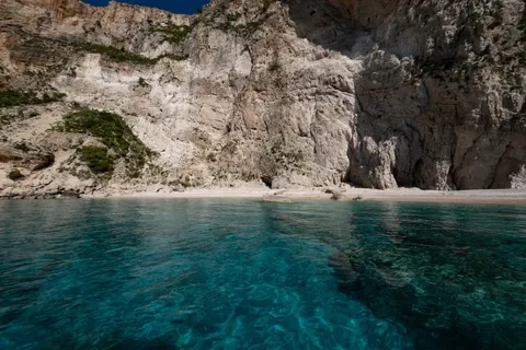 خلفية شاطئ استوائي بدقة 4K · ocean · 3840×2560