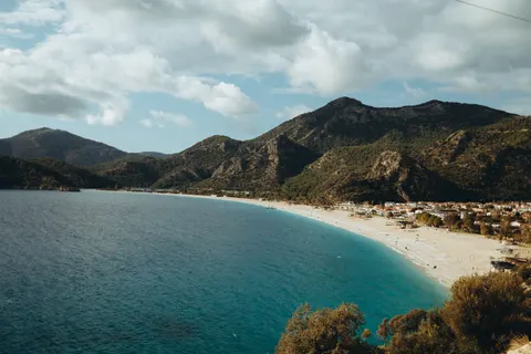 خلفية شاطئ استوائي بدقة 4K · ocean · 3840×2560