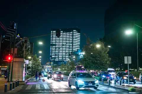 夜の車 4K壁紙 · cars · 3840×2560