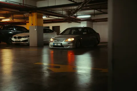 Fond d'écran Voiture de nuit 4K · cars · 3840×2560