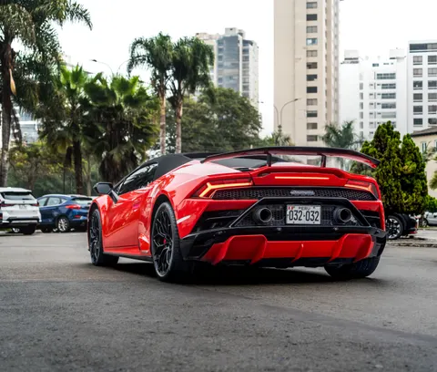 خلفية سيارة رياضية بدقة 4K · cars · 3840×3269