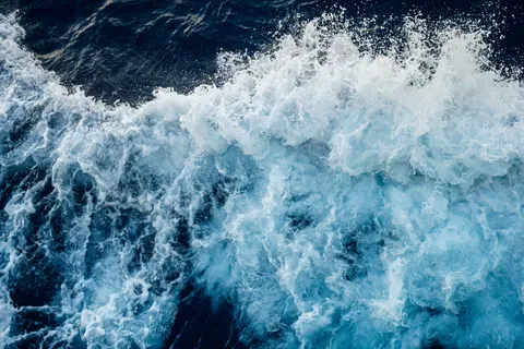 Ocean Waves 4K Wallpaper · ocean · 3840×2560