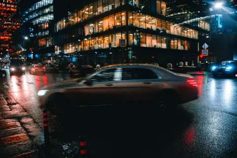 夜色中的汽車 4K桌布 · cars · 3840×2560