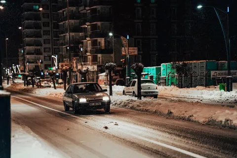 夜色中的汽車 4K桌布 · cars · 3840×2560