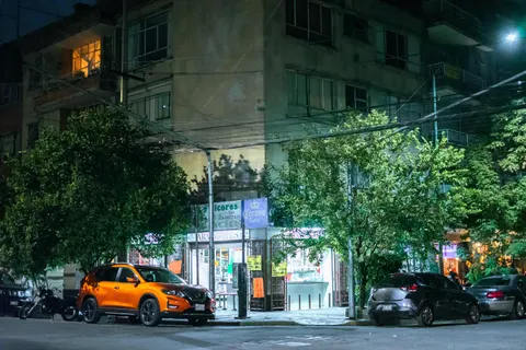 夜色中的汽車 4K桌布 · cars · 3840×2560