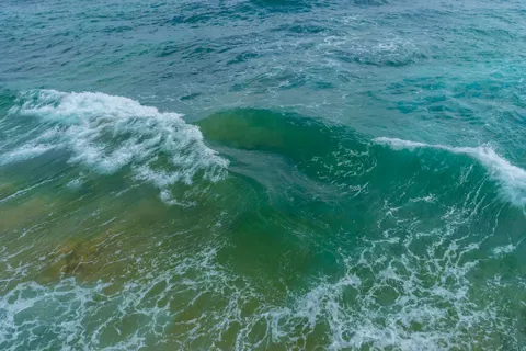 Meereswellen 4K Hintergrundbild · ocean · 3840×2560