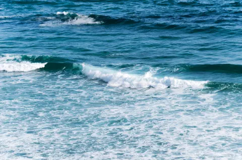 Ocean Waves 4K Wallpaper · ocean · 3840×2553