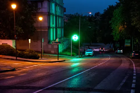 夜色中的汽车 4K壁纸 · cars · 3840×2563