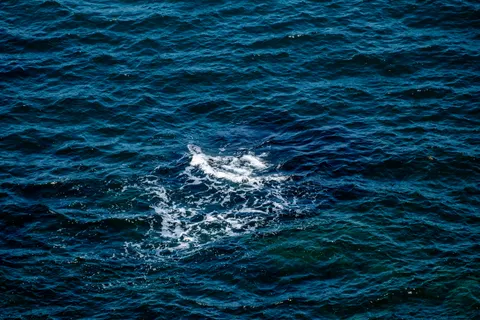 Fond d'écran Vagues de l'océan 4K · ocean · 3840×2560
