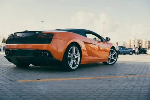 خلفية سيارة رياضية بدقة 4K · cars · 3840×2560