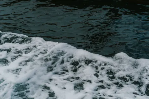 خلفية أمواج المحيط بدقة 4K · ocean · 3840×2560