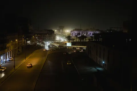 夜色中的汽车 4K壁纸 · cars · 3840×2560