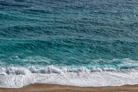Meereswellen 4K Hintergrundbild · ocean · 3840×2560