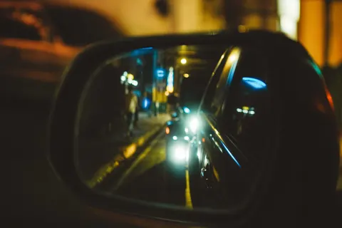 夜色中的汽车 4K壁纸 · cars · 3840×2560