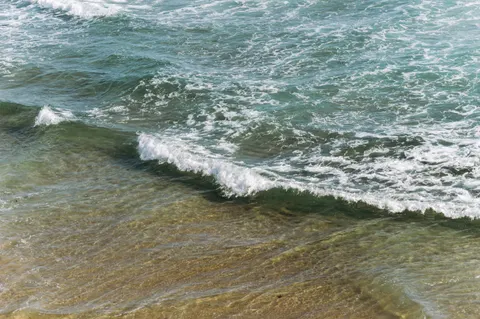 Fondo de pantalla Olas del océano 4K · ocean · 3840×2553