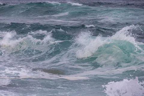 Meereswellen 4K Hintergrundbild · ocean · 3840×2561