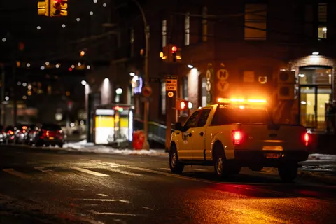 夜色中的汽车 4K壁纸 · cars · 3840×2560