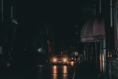 夜色中的汽車 4K桌布 · cars · 3840×2560