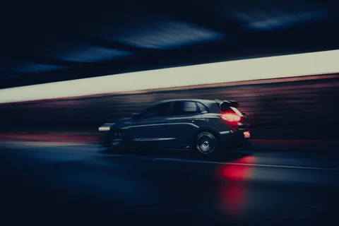 夜色中的汽车 4K壁纸 · cars · 3840×2560