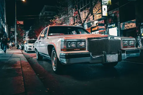 Fond d'écran Voiture de nuit 4K · cars · 3840×2560