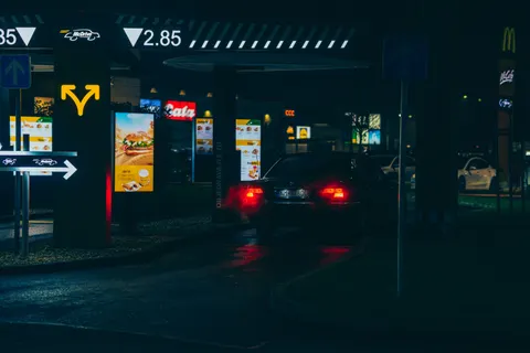Gece Araba 4K Duvar Kağıdı · cars · 3840×2560