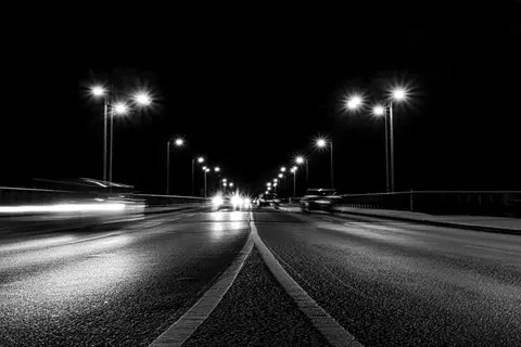 Fond d'écran Voiture de nuit 4K · cars · 3840×2560