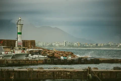 Обои Маяк на побережье 4K · ocean · 3840×2563