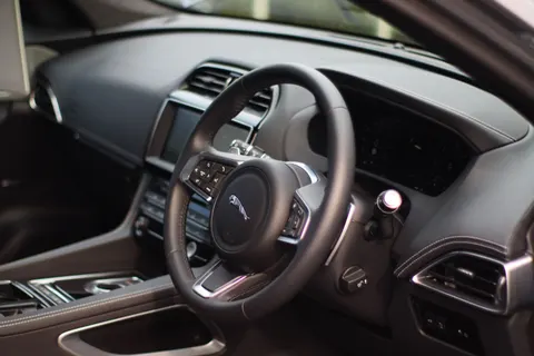 خلفية داخلية السيارة بدقة 4K · cars · 3840×2560