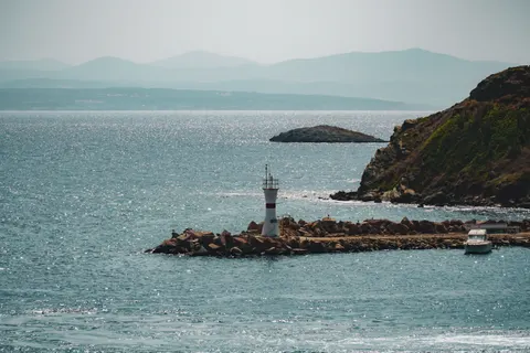 Leuchtturmküste 4K Hintergrundbild · ocean · 3840×2560