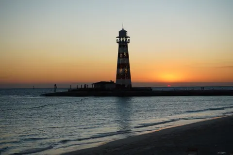 Fond d'écran Côte du phare 4K · ocean · 3840×2560