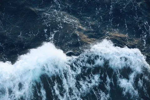 والپیپر امواج اقیانوس با کیفیت 4K · ocean · 3840×2560