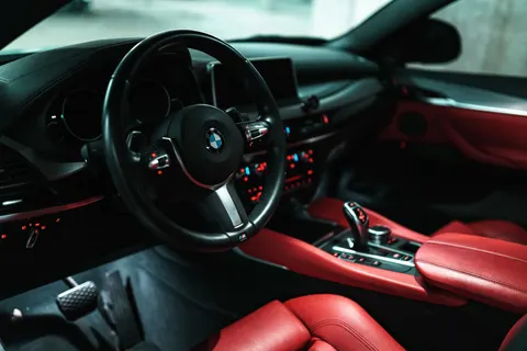 خلفية داخلية السيارة بدقة 4K · cars · 3840×2561